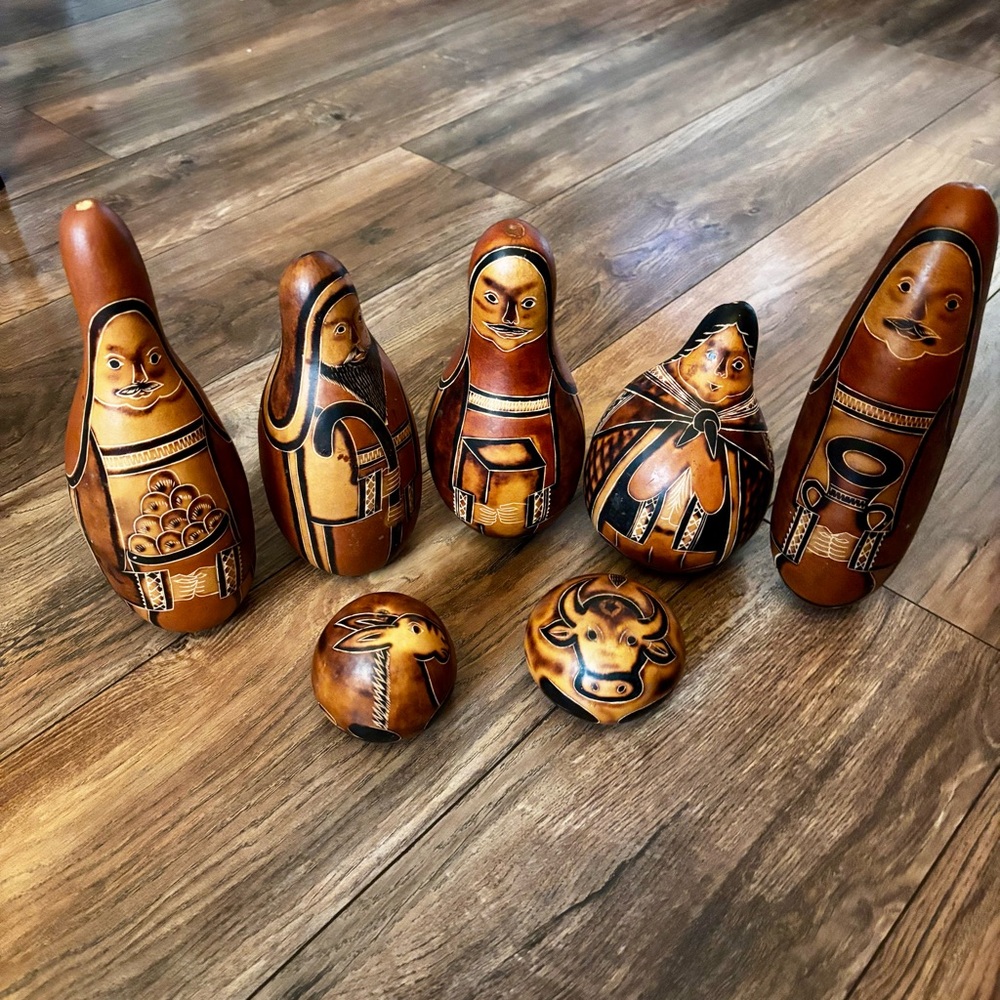 Handcrafted Vintage Peruvian Gourds Nativity 7 piece